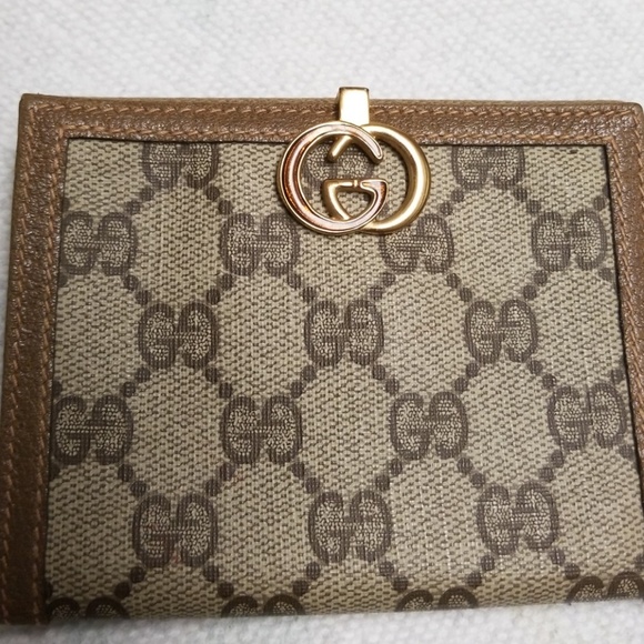 Gucci Handbags - Gucci Wallet
